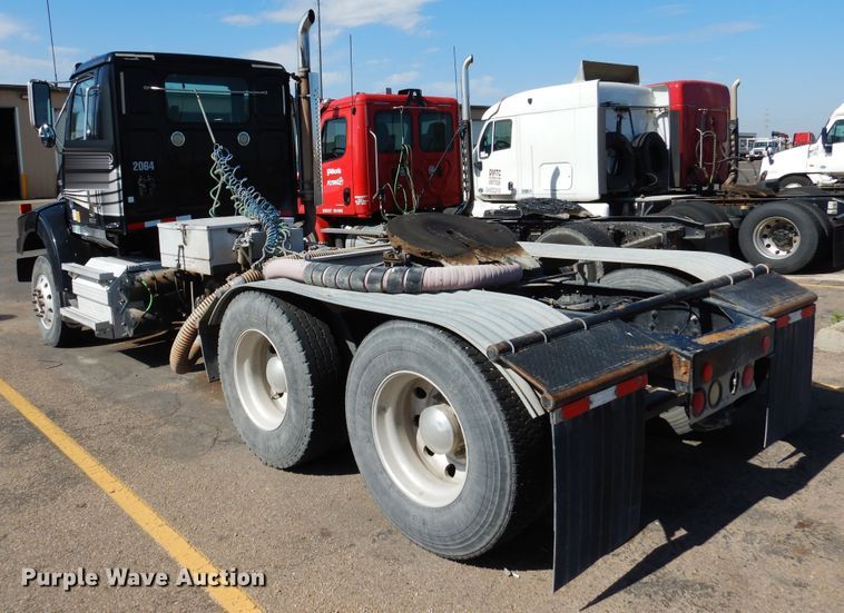 image for item GE9427 2014 Western Star 4900SB semi truck
