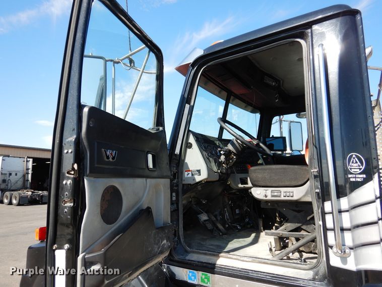 image for item GE9427 2014 Western Star 4900SB semi truck