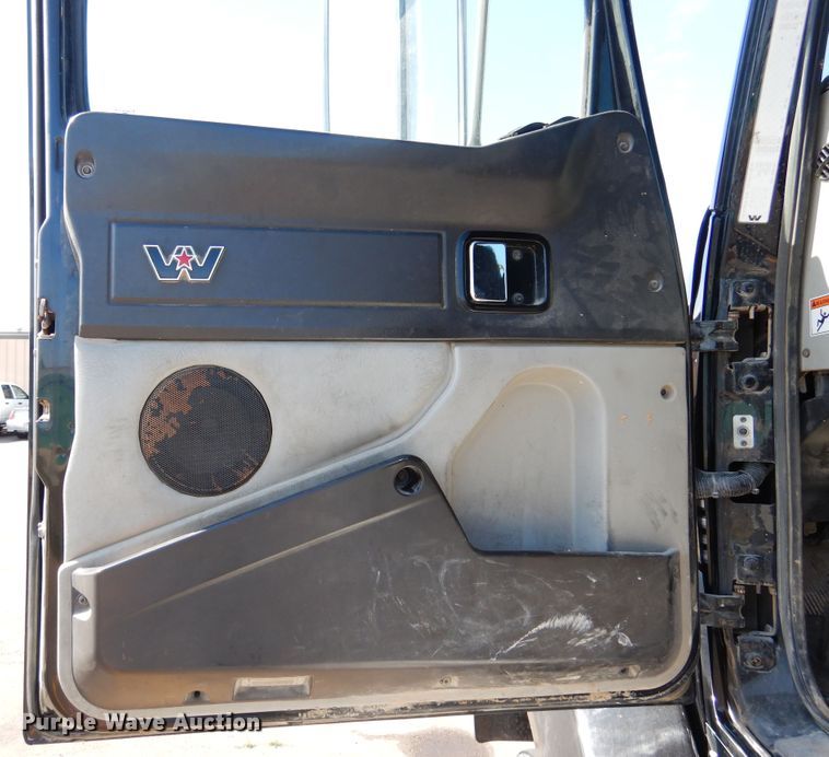 image for item GE9427 2014 Western Star 4900SB semi truck