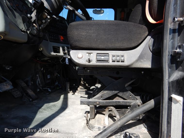 image for item GE9427 2014 Western Star 4900SB semi truck