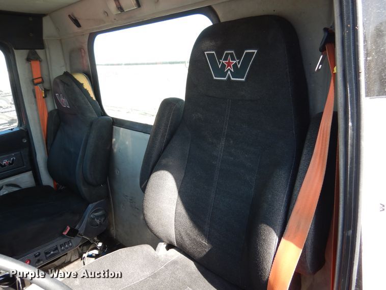 image for item GE9427 2014 Western Star 4900SB semi truck