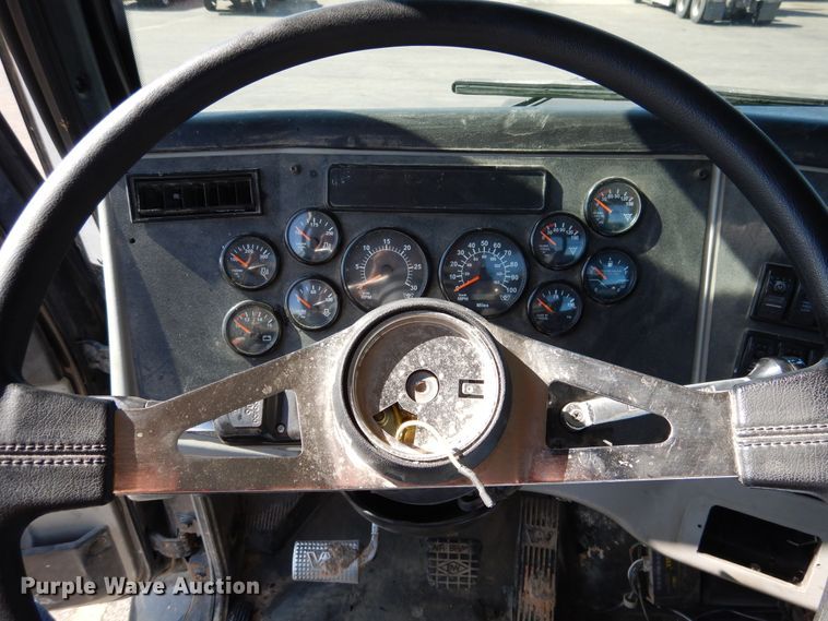 image for item GE9427 2014 Western Star 4900SB semi truck