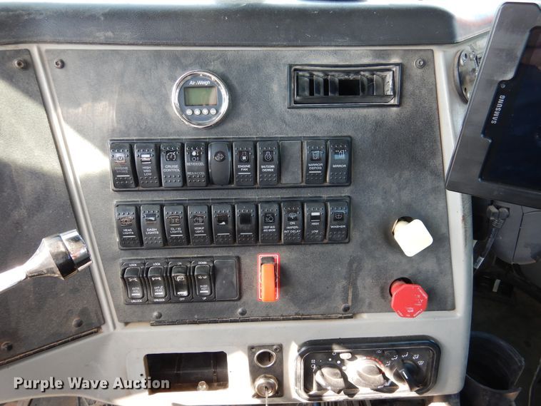 image for item GE9427 2014 Western Star 4900SB semi truck