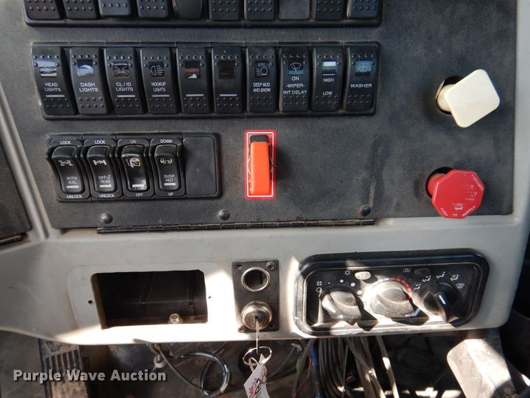 image for item GE9427 2014 Western Star 4900SB semi truck