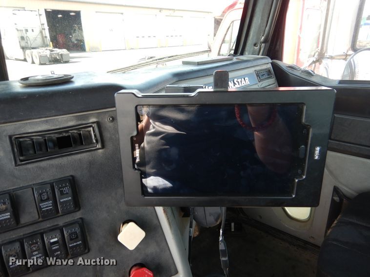 image for item GE9427 2014 Western Star 4900SB semi truck