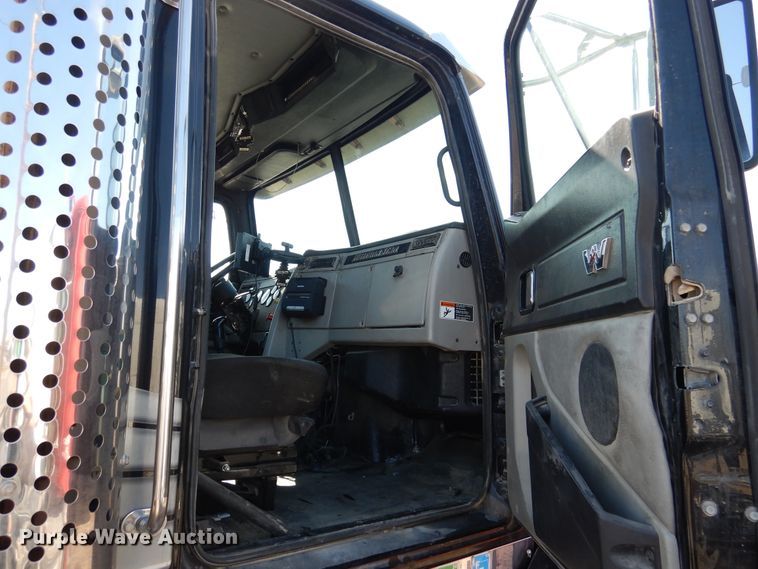 image for item GE9427 2014 Western Star 4900SB semi truck