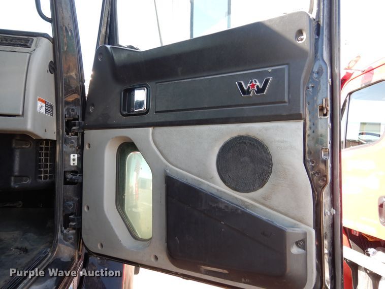 image for item GE9427 2014 Western Star 4900SB semi truck