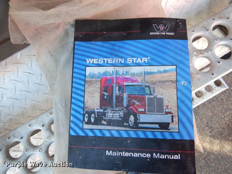image for item GE9427 2014 Western Star 4900SB semi truck