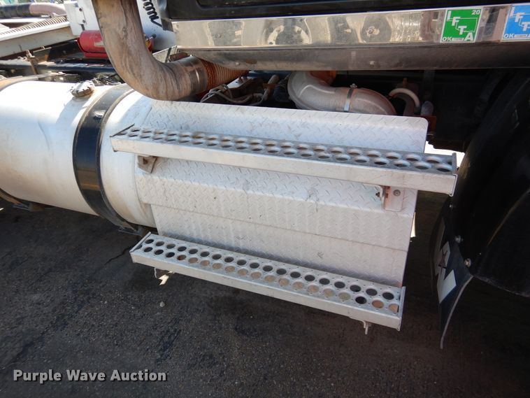 image for item GE9427 2014 Western Star 4900SB semi truck