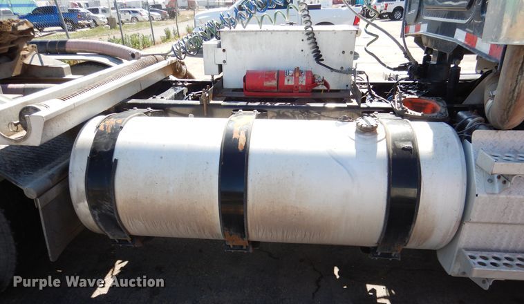 image for item GE9427 2014 Western Star 4900SB semi truck