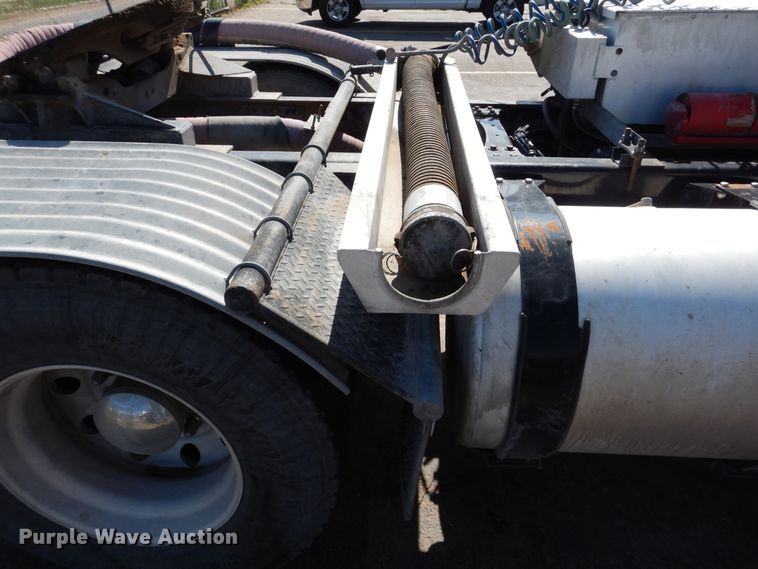 image for item GE9427 2014 Western Star 4900SB semi truck