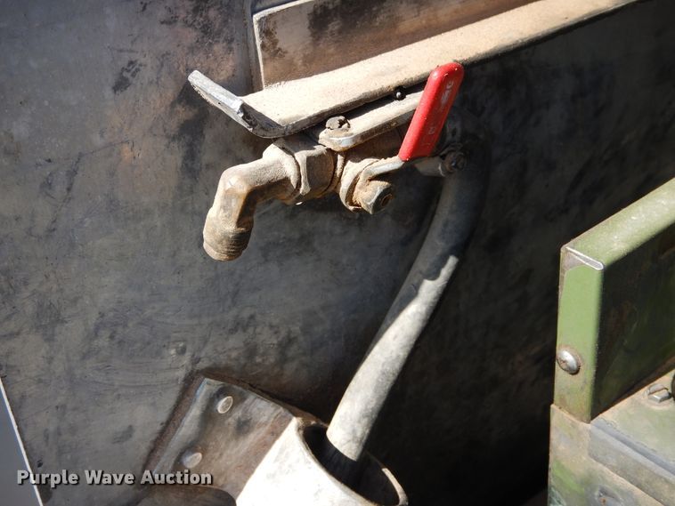 image for item GE9427 2014 Western Star 4900SB semi truck