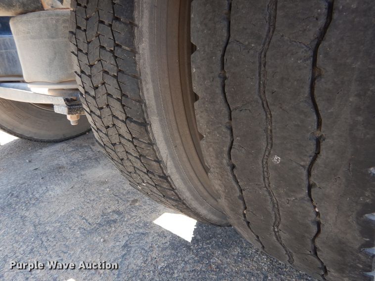 image for item GE9427 2014 Western Star 4900SB semi truck