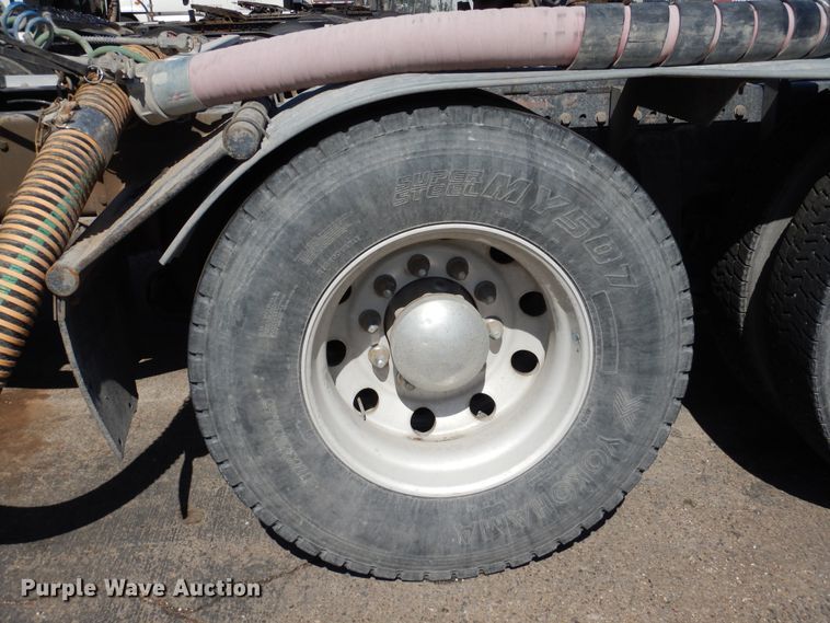 image for item GE9427 2014 Western Star 4900SB semi truck