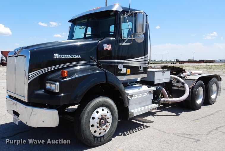 image for item GE9428 2014 Western Star 4900SB  semi truck