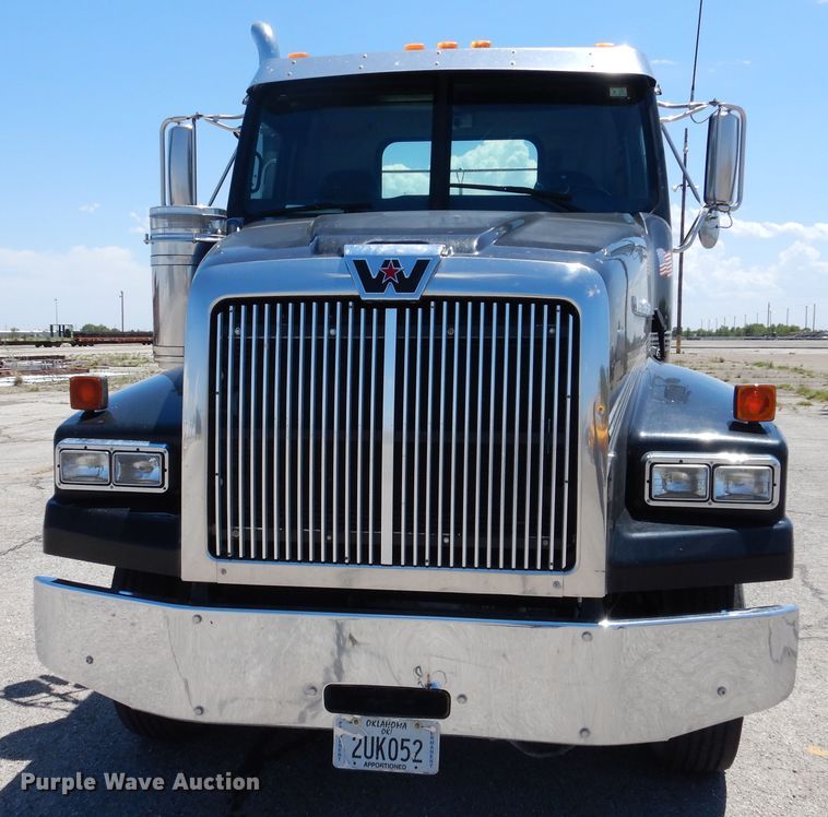 image for item GE9428 2014 Western Star 4900SB  semi truck