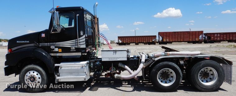 image for item GE9428 2014 Western Star 4900SB  semi truck