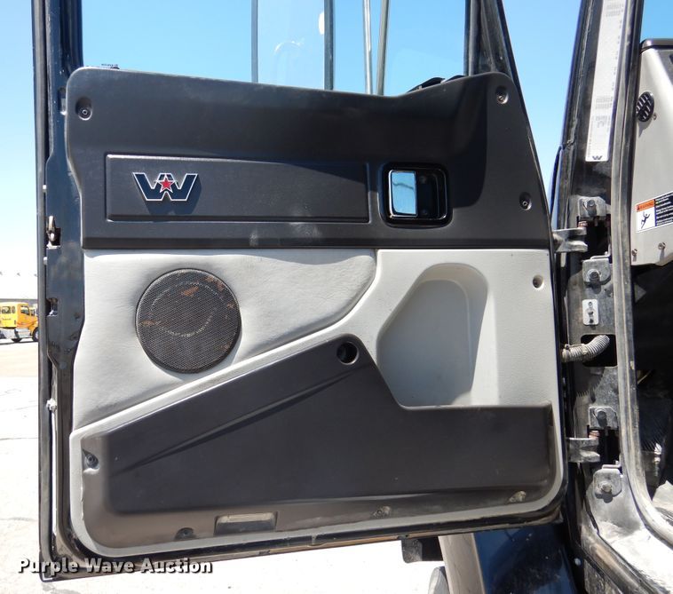 image for item GE9428 2014 Western Star 4900SB  semi truck