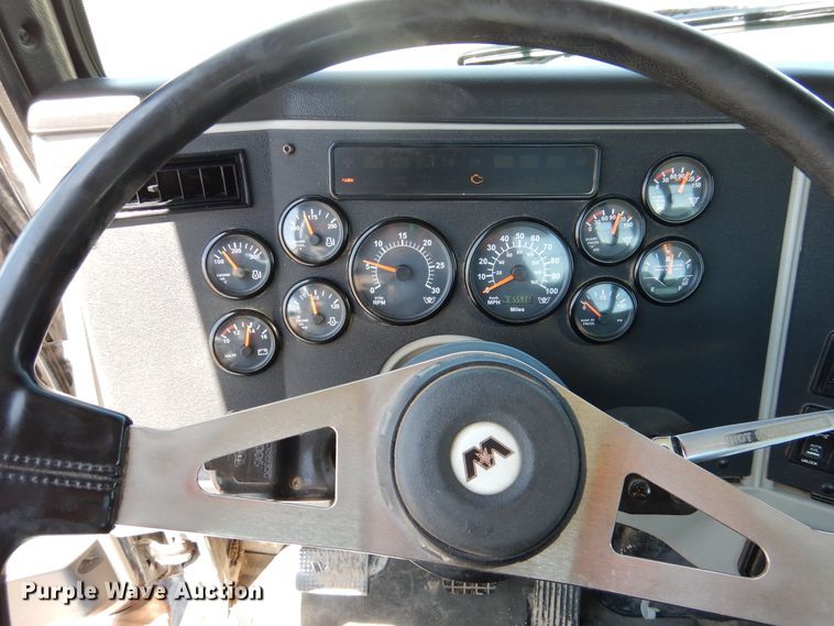 image for item GE9428 2014 Western Star 4900SB  semi truck