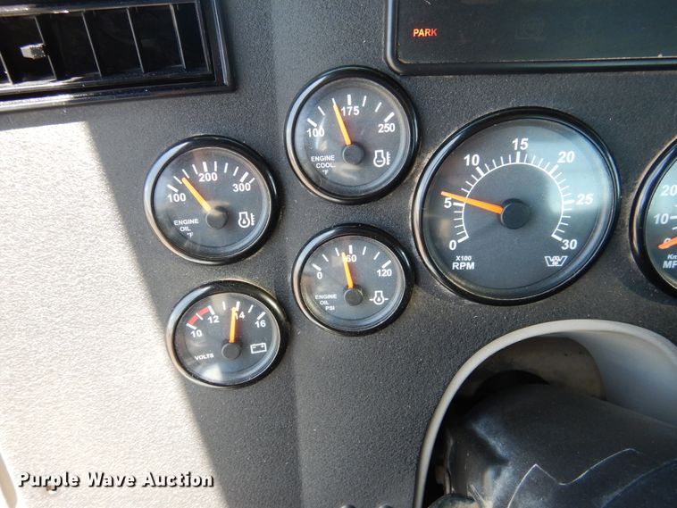 image for item GE9428 2014 Western Star 4900SB  semi truck