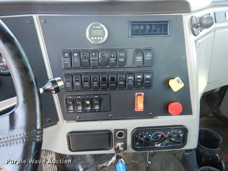 image for item GE9428 2014 Western Star 4900SB  semi truck