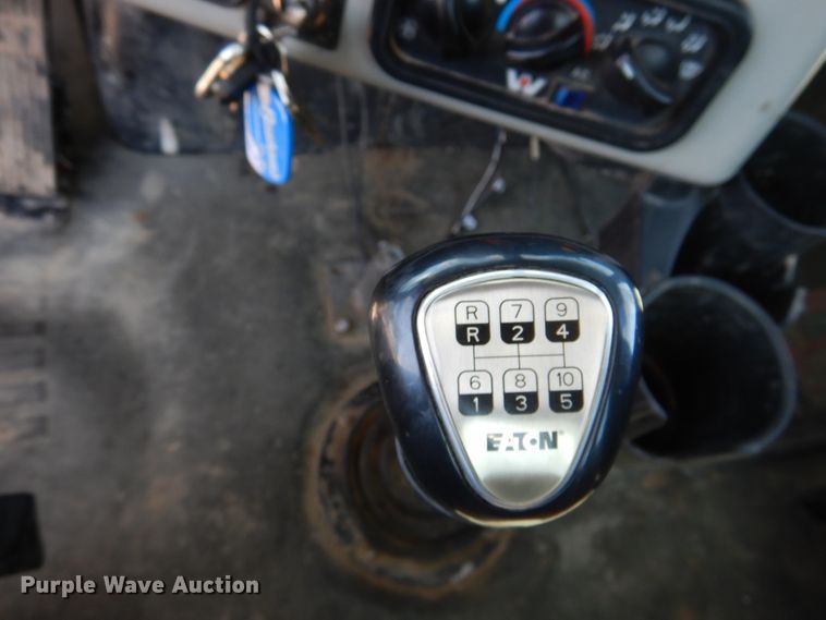 image for item GE9428 2014 Western Star 4900SB  semi truck