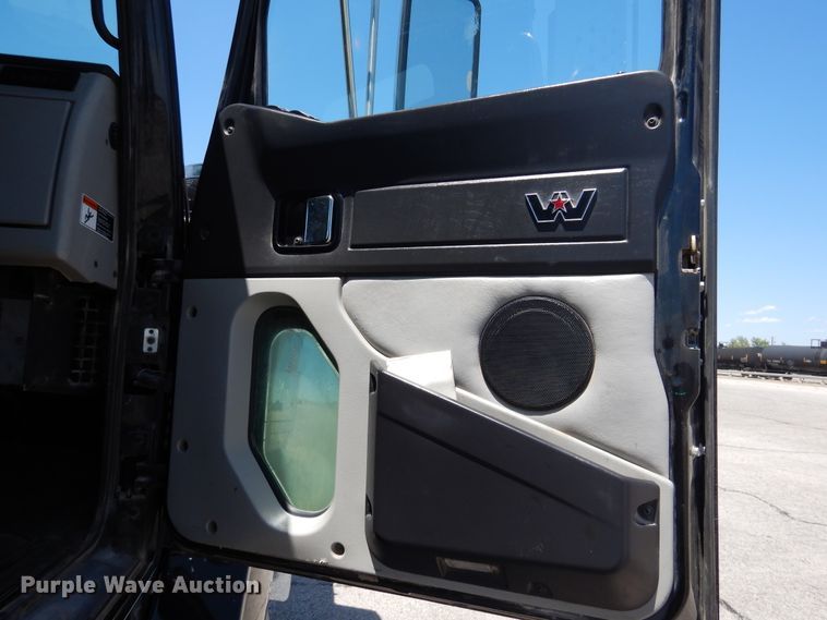 image for item GE9428 2014 Western Star 4900SB  semi truck