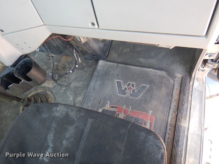 image for item GE9428 2014 Western Star 4900SB  semi truck