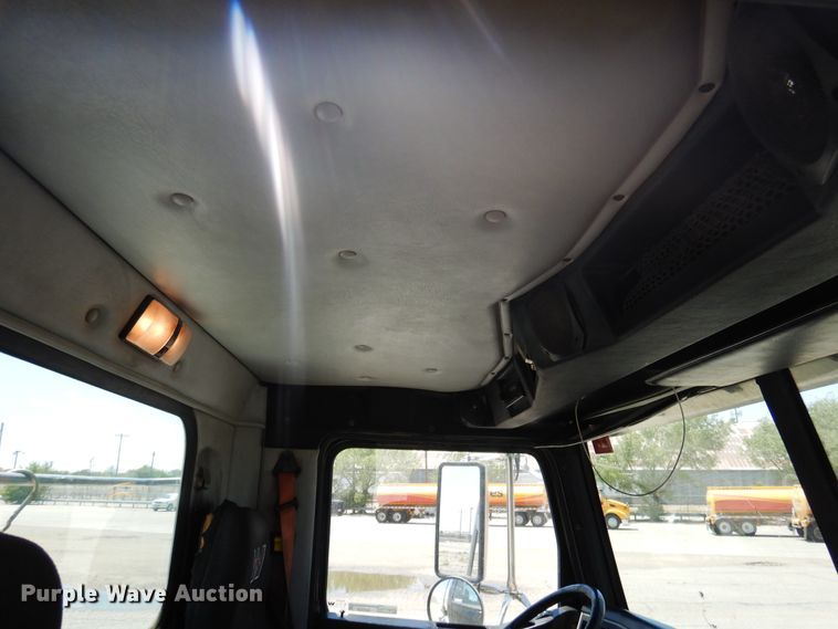 image for item GE9428 2014 Western Star 4900SB  semi truck