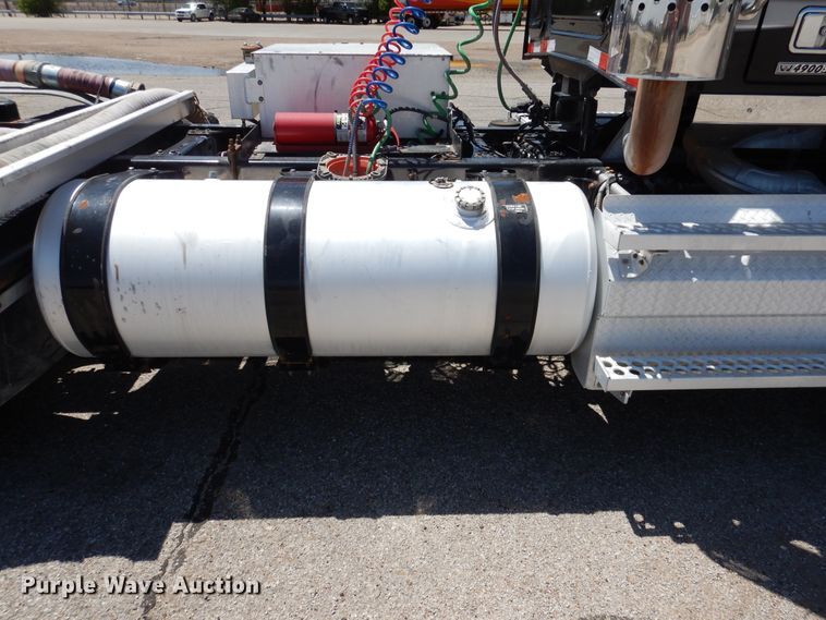 image for item GE9428 2014 Western Star 4900SB  semi truck