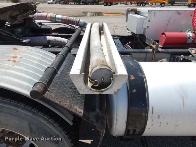 image for item GE9428 2014 Western Star 4900SB  semi truck