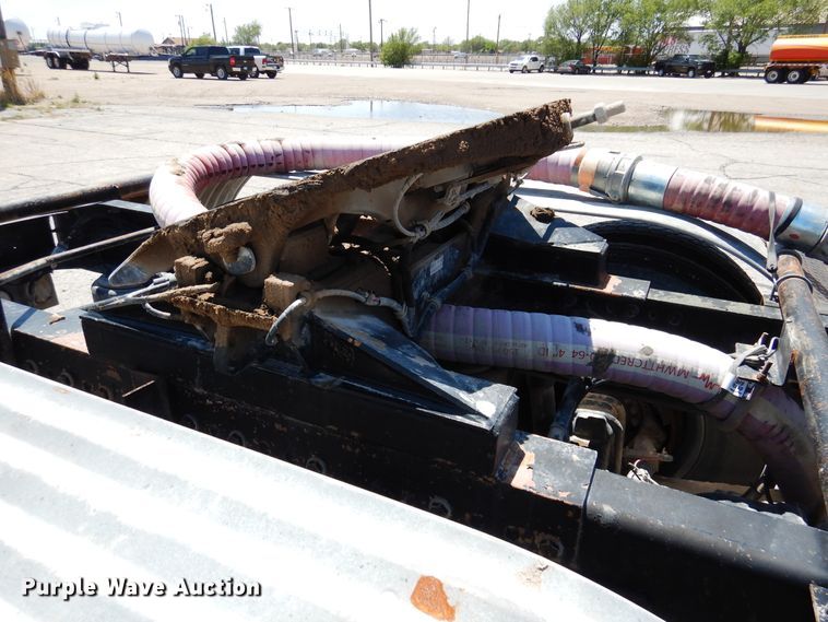 image for item GE9428 2014 Western Star 4900SB  semi truck