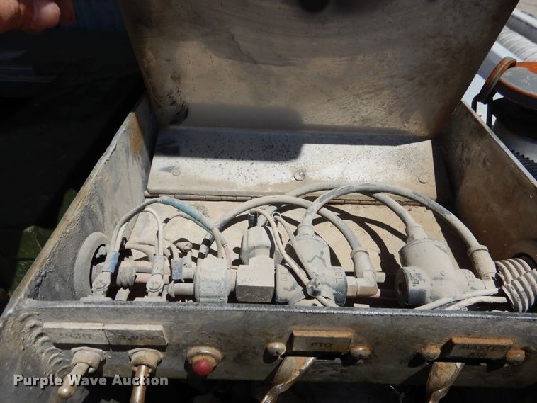 image for item GE9428 2014 Western Star 4900SB  semi truck