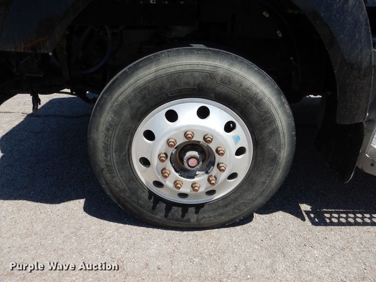 image for item GE9428 2014 Western Star 4900SB  semi truck