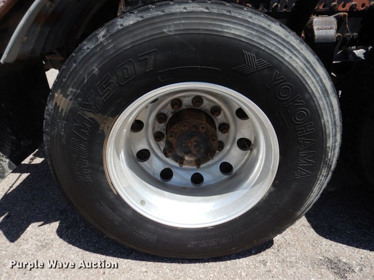 image for item GE9428 2014 Western Star 4900SB  semi truck