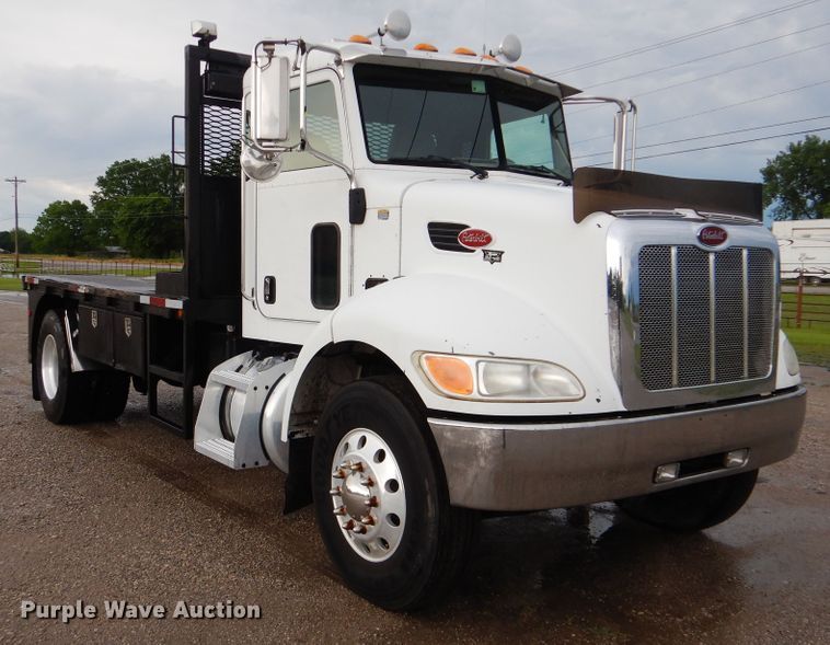 image for item GF9205 2008 Peterbilt 335  flatbed truck