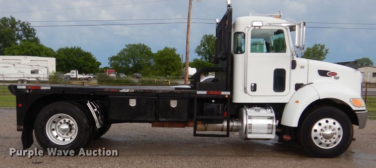 image for item GF9205 2008 Peterbilt 335  flatbed truck