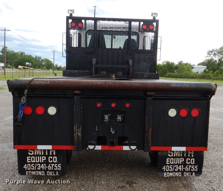 image for item GF9205 2008 Peterbilt 335  flatbed truck