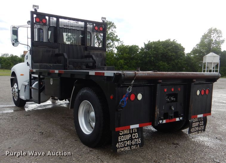 image for item GF9205 2008 Peterbilt 335  flatbed truck