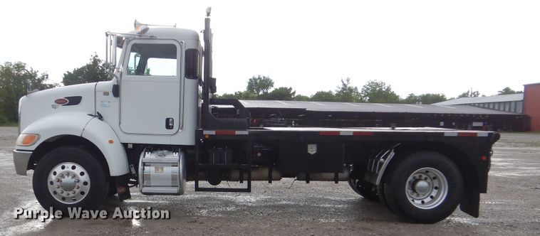 image for item GF9205 2008 Peterbilt 335  flatbed truck