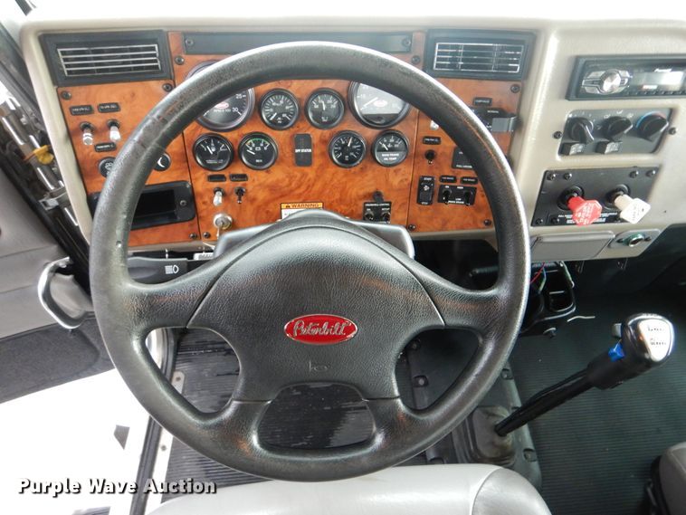 image for item GF9205 2008 Peterbilt 335  flatbed truck