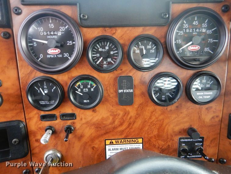 image for item GF9205 2008 Peterbilt 335  flatbed truck