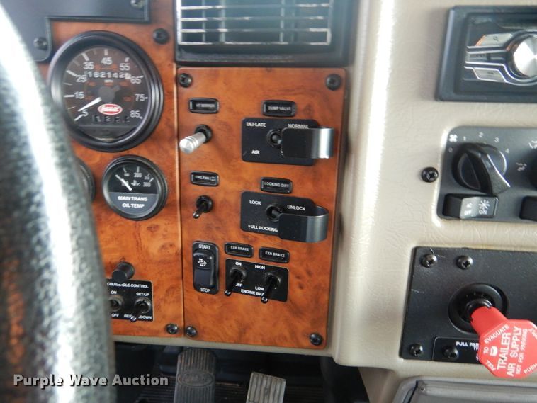 image for item GF9205 2008 Peterbilt 335  flatbed truck