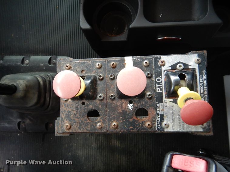 image for item GF9205 2008 Peterbilt 335  flatbed truck