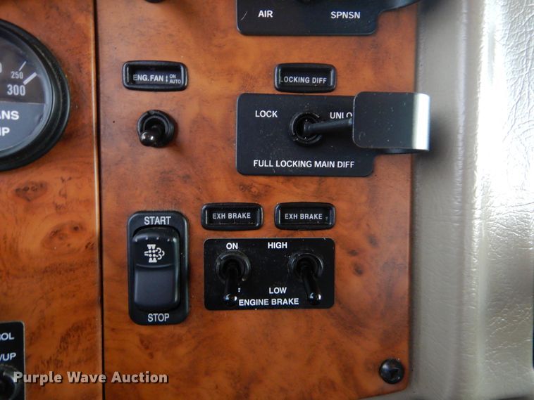 image for item GF9205 2008 Peterbilt 335  flatbed truck