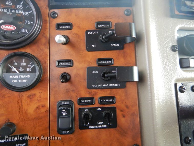 image for item GF9205 2008 Peterbilt 335  flatbed truck