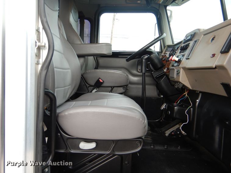 image for item GF9205 2008 Peterbilt 335  flatbed truck