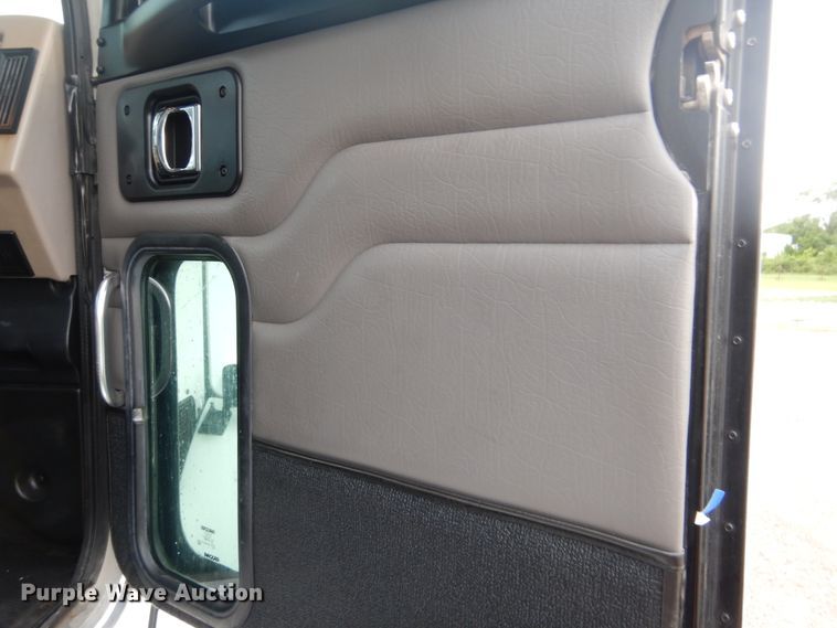 image for item GF9205 2008 Peterbilt 335  flatbed truck