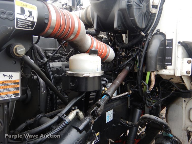 image for item GF9205 2008 Peterbilt 335  flatbed truck