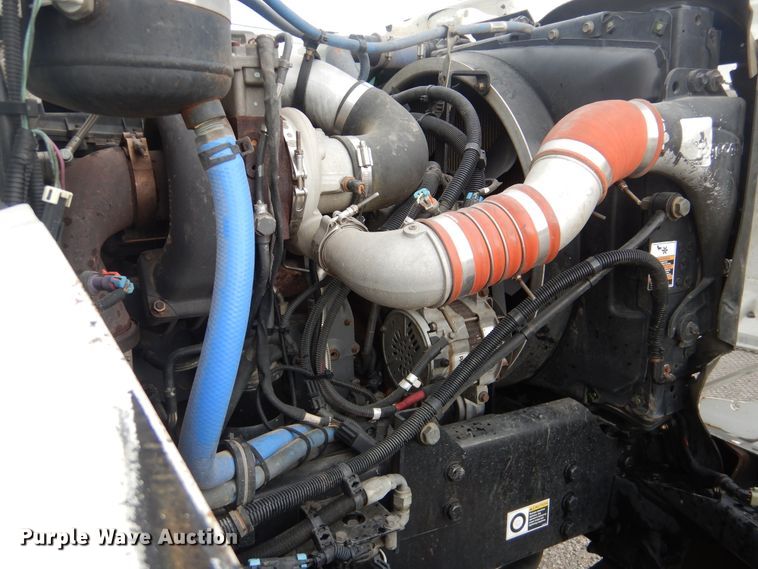 image for item GF9205 2008 Peterbilt 335  flatbed truck